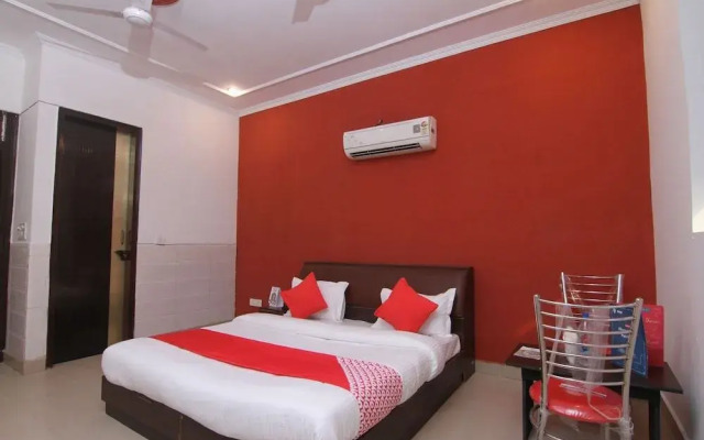 Oyo 18557 Palam Residency