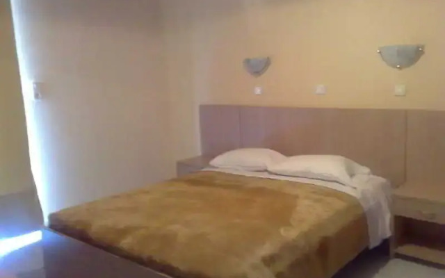 Sunshine Hotel & Apartments