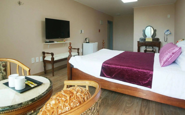 Stone and Wind Resort