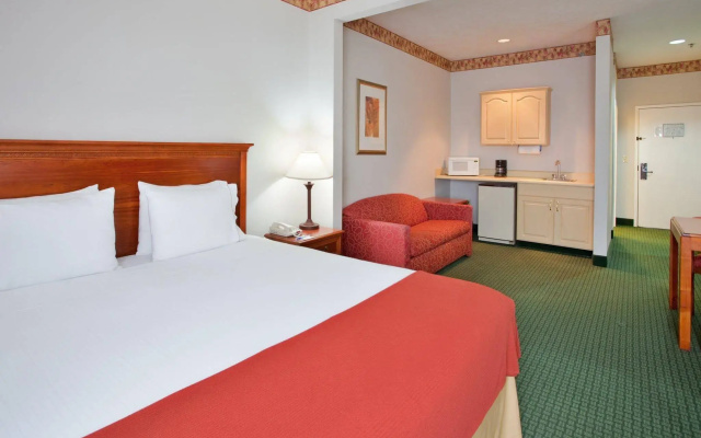 Holiday Inn Express & Suites Batesville by IHG
