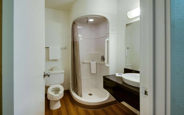 Motel 6 Lenexa, KS - Kansas City Southwest