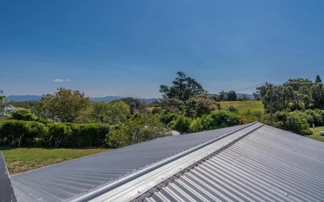 Sun Seeker Bach - Ferry Landing Holiday Home