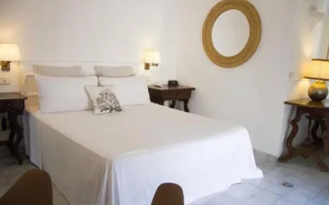 Marunnella Suites