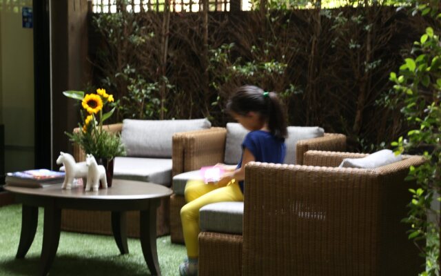 The Peaberry Explorer Hotel