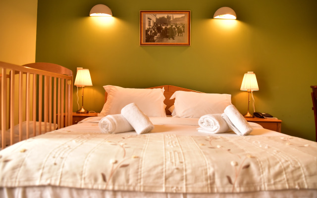Mont Helmos Hotel