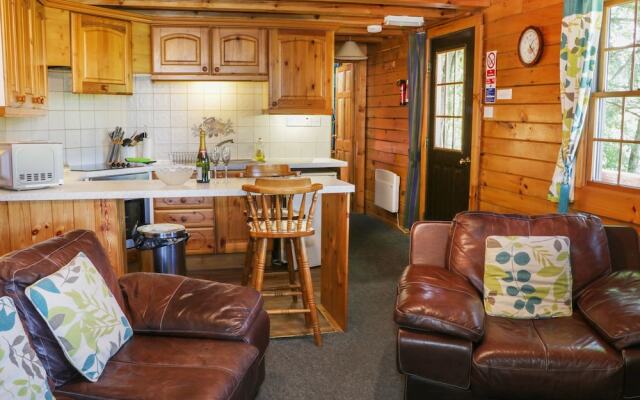 Hollies Lodge