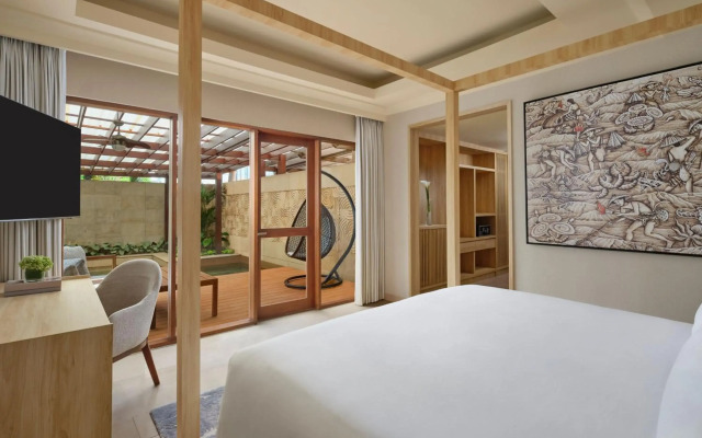 The Ritz-Carlton Jakarta, Mega Kuningan