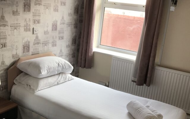 Queens Plaza Hotel
