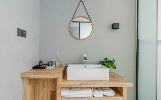 VINAWHISPER Boutique Hotel