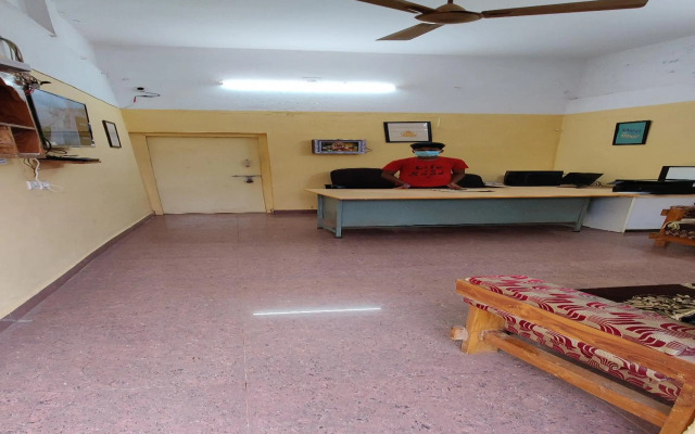SPOT ON Senapati Inn Khandagiri