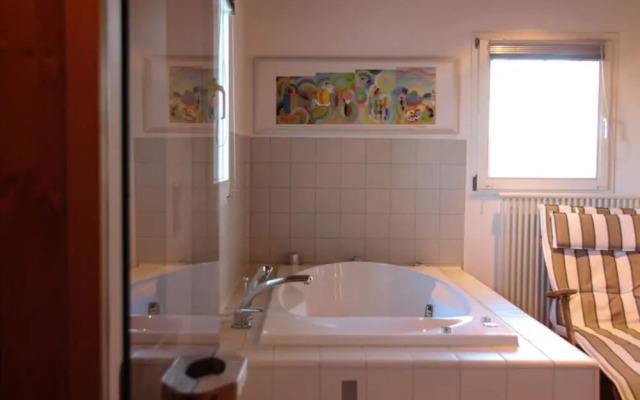 Poppenbull Thatched House