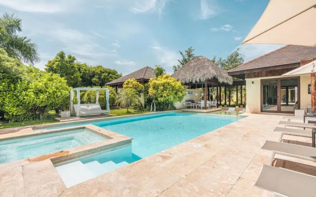 Mesmerizing Villa With Jacuzzi Maid in Cap Cana