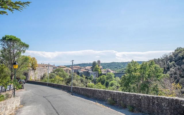 Villa in St Denis With Private Pool & Pyrenees View