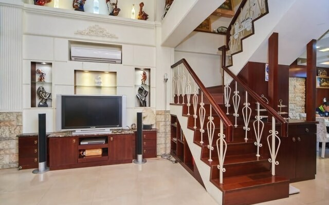 W Villa