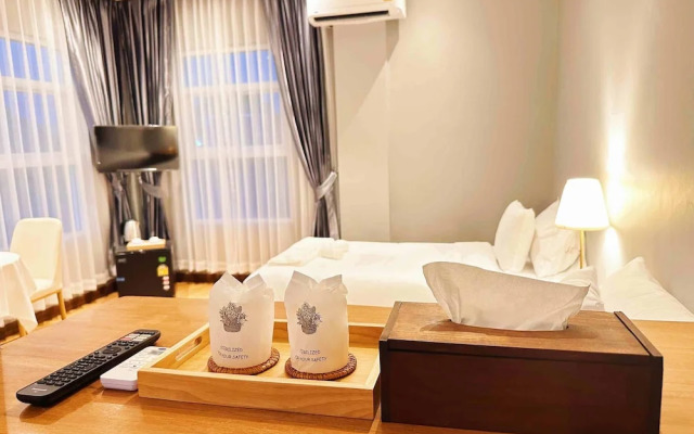 The White House Rachamankha