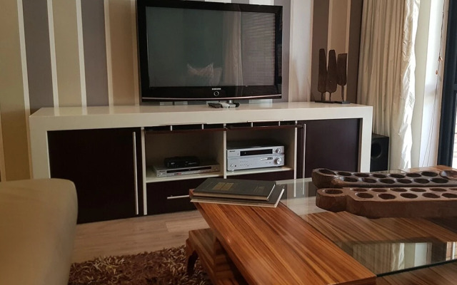 Weom Apartments