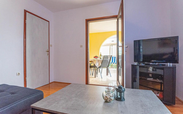 Nice Apartment in Rogoznica With Wifi and 1 Bedrooms