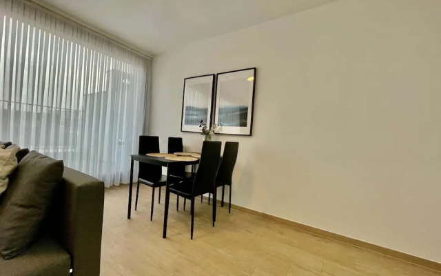 Modern 1BR Near Diamond District by Oneluxstay
