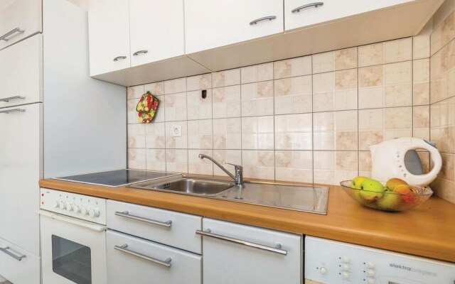 Beautiful Apartment in Lukovo Sugarje With 2 Bedrooms