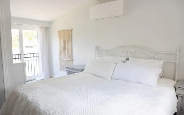 Fully Private 3 Bdrm Suite - The Winchester