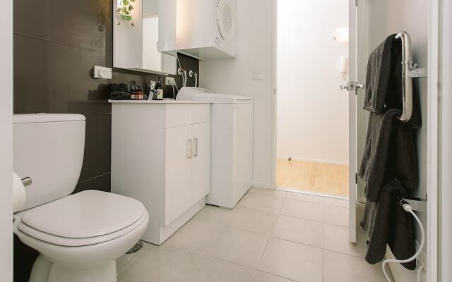 TOWNY - Penthouse with Carpark - 2 Bedrooms
