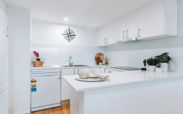 Lakeside 3-bed Apartment With Jacuzzi