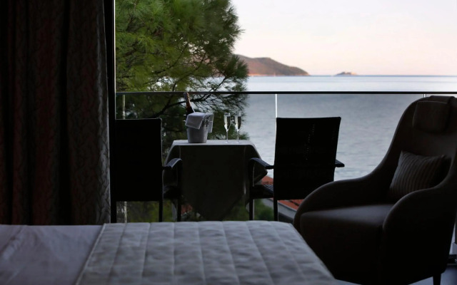 Palmon Bay Hotel & Spa