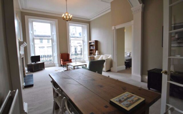 2 Bedroom Apartment Near Stockbridge