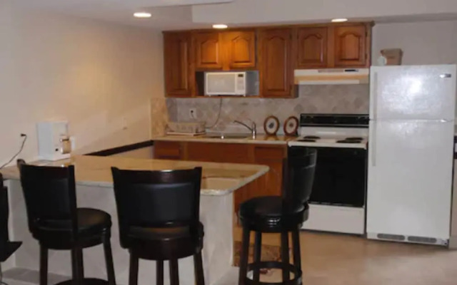 Chalet Inn & Suites Centerport