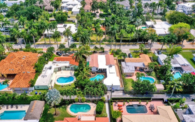 4BD House with Private Heated Pool