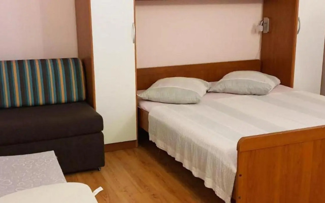 Apartments by the sea Brela, Makarska - 18356