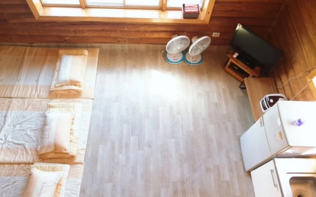 Pyeongchang Hwangtogudeulmaeul Pension