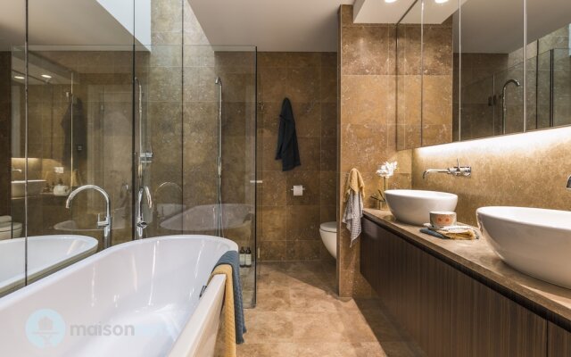3BR Sydney Harbourside Home/Rooftop Pool & Parking