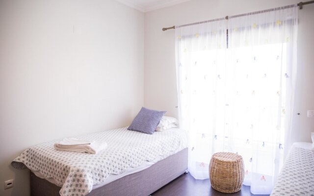 B04 - Luxury 2 Bed with Top Terrace Pool