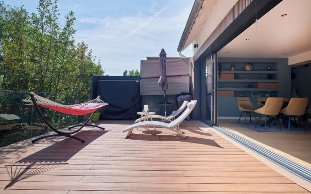 Paris Garden River residence