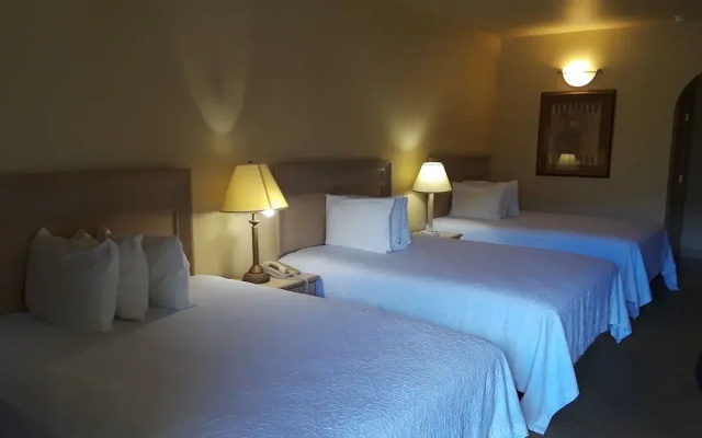 Sunbridge Inn & Suites
