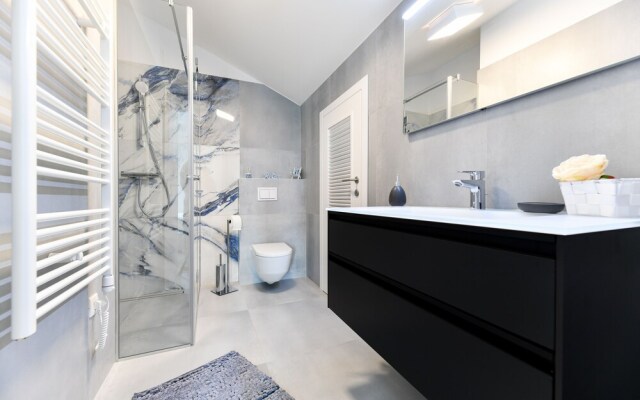 Berin Deluxe Penthouse with jacuzzi