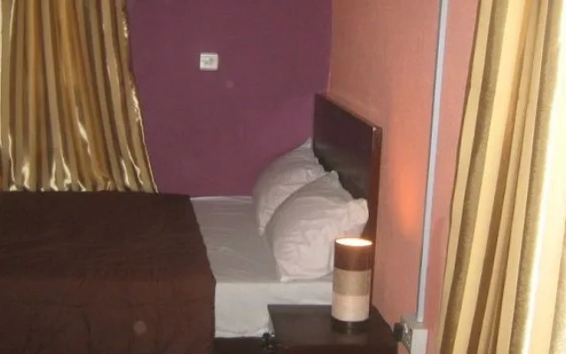 Posh Apartments and Hotel