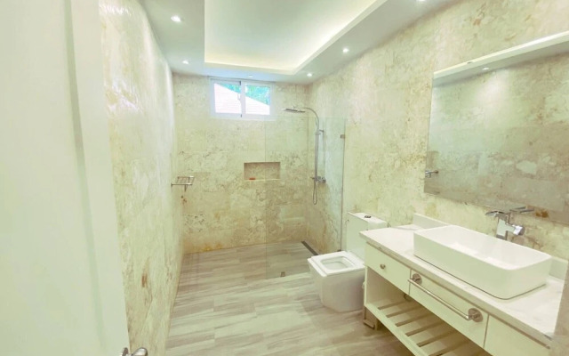 Seasideserenity - Luxury Villa Steps From The Beach