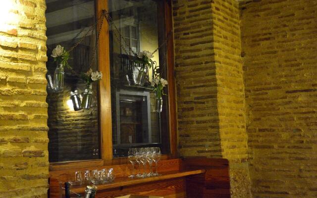 Ad Hoc Monumental Hotel