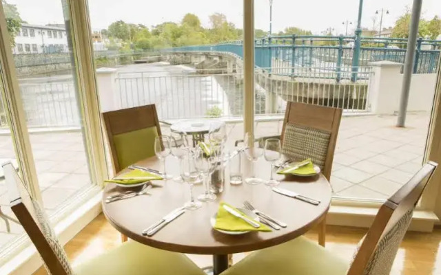 Riverside Suites Hotel