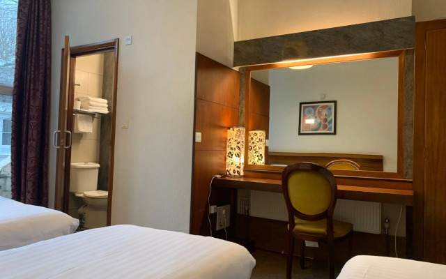 London Visitors Hotel