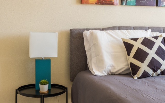 SoHo 1 BR with Balcony by Frontdesk
