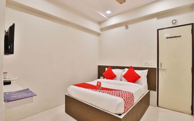 OYO 13598 Chandra Villas