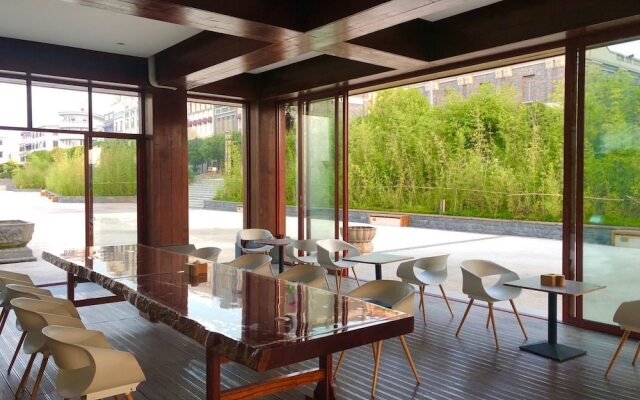 Qiancuihang Art Hotel