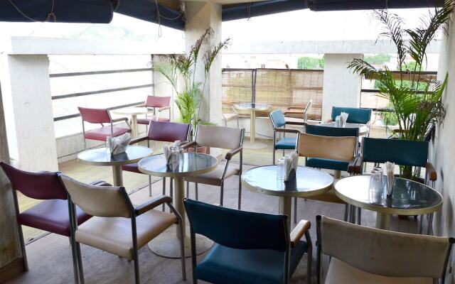 OYO 1746 Hotel RnB Select