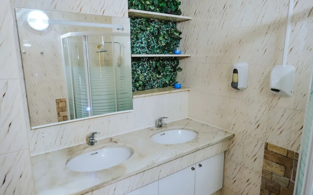 Help Yourself Hostels - Restelo