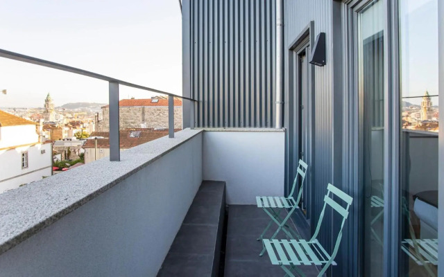 Stylish Studio w/ AC & Balcony by LovelyStay