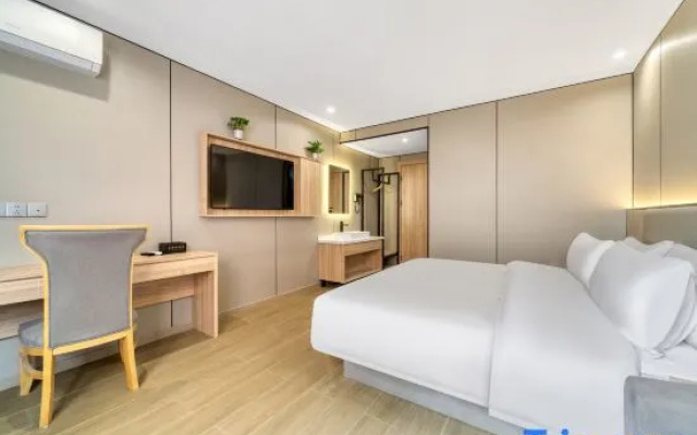 UM Preferred Baojushe Hotel (Songbin Road Subway Station)