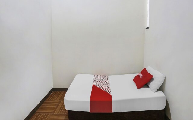 OYO 90825 Hotel Lizha 2